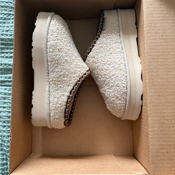 BearPaw Shoes - BearPaw Snuggle Martis Oat